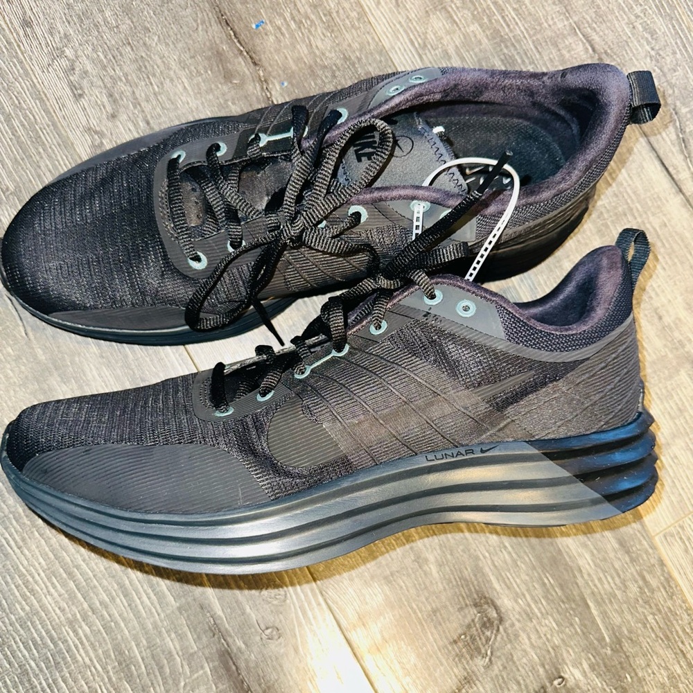 Nike Lunar Roam Men’s Sneaker Shoe
